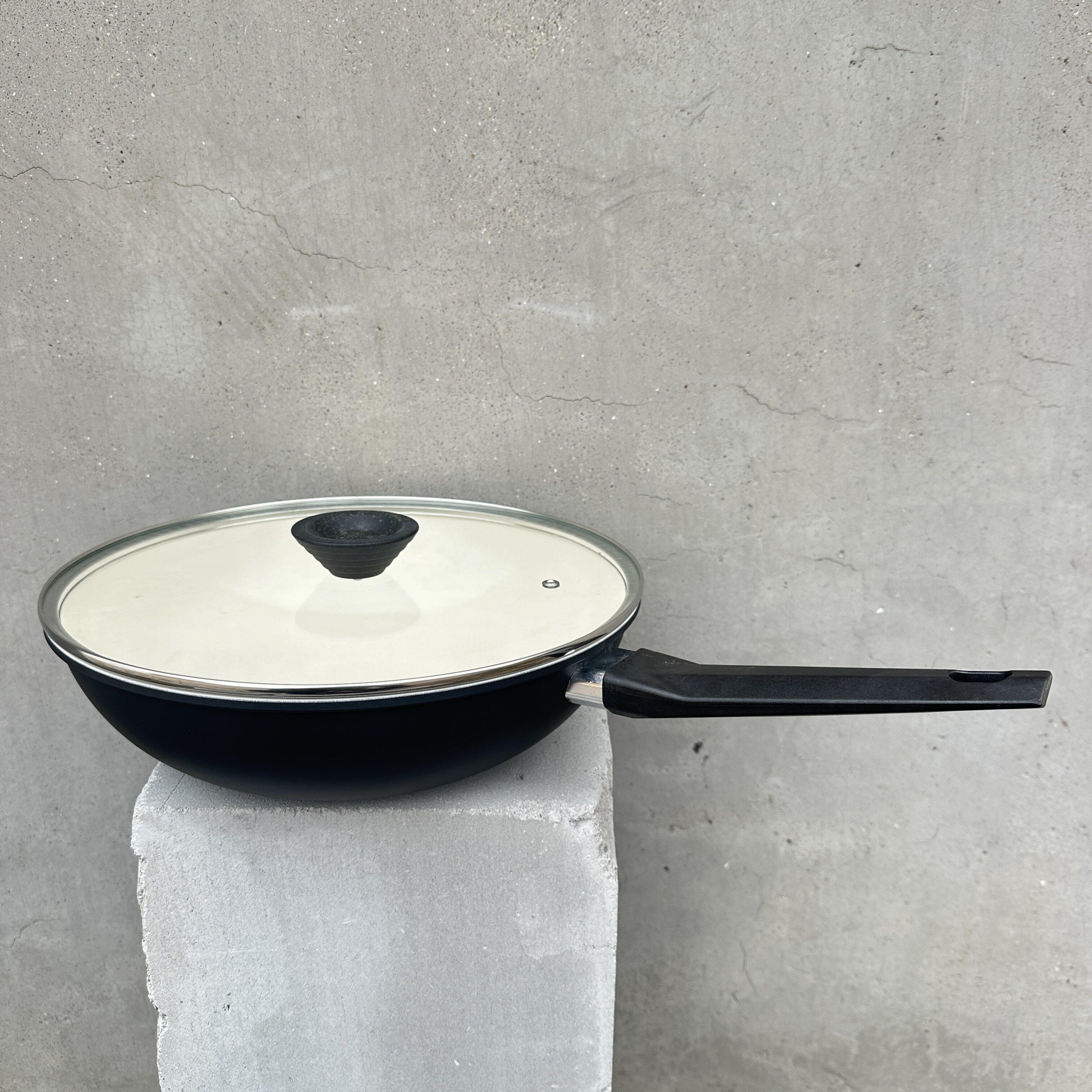 轻便养生白瓷釉30cm炒锅物理不粘锅铸铁锅家用炒菜锅电磁炉燃气灶