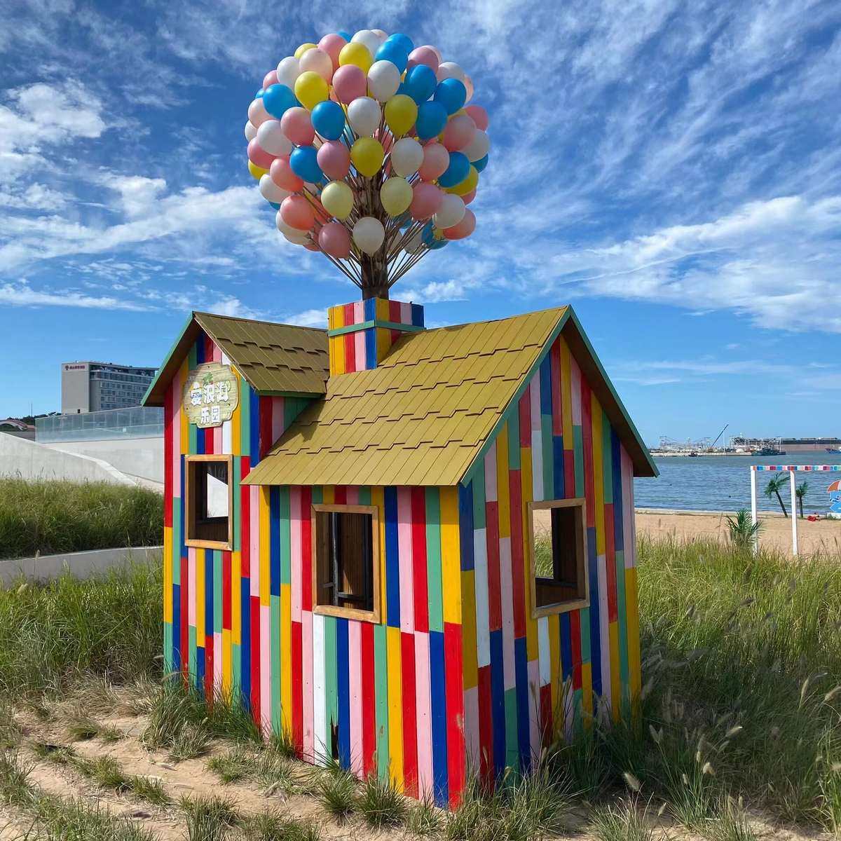 网红气球小屋商场露营地木质美陈  PE材质七彩发光球装饰摆件,节庆用品/礼品,吊顶纱幔,淘宝优惠券,粉丝福利购,淘宝优惠卷