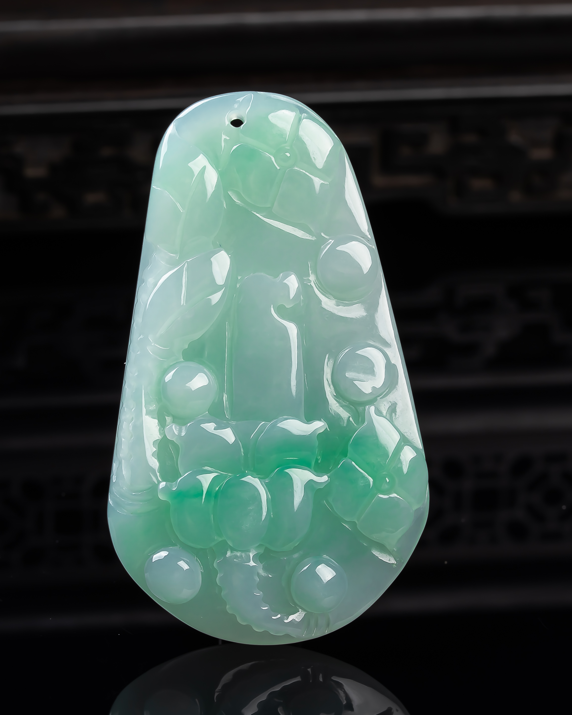 缅甸天然真品翡翠冰满绿满色高档精品闪拍荷花悟道玉石吊坠22.07g