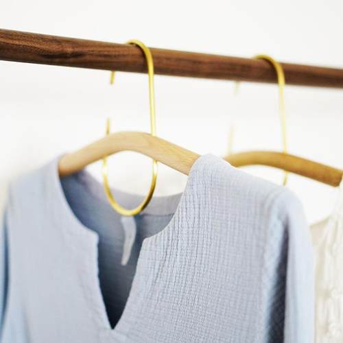 高档搭「挑时官网店」原创勾衣实木架衣/胡桃木/黄铜 衣/定制礼品