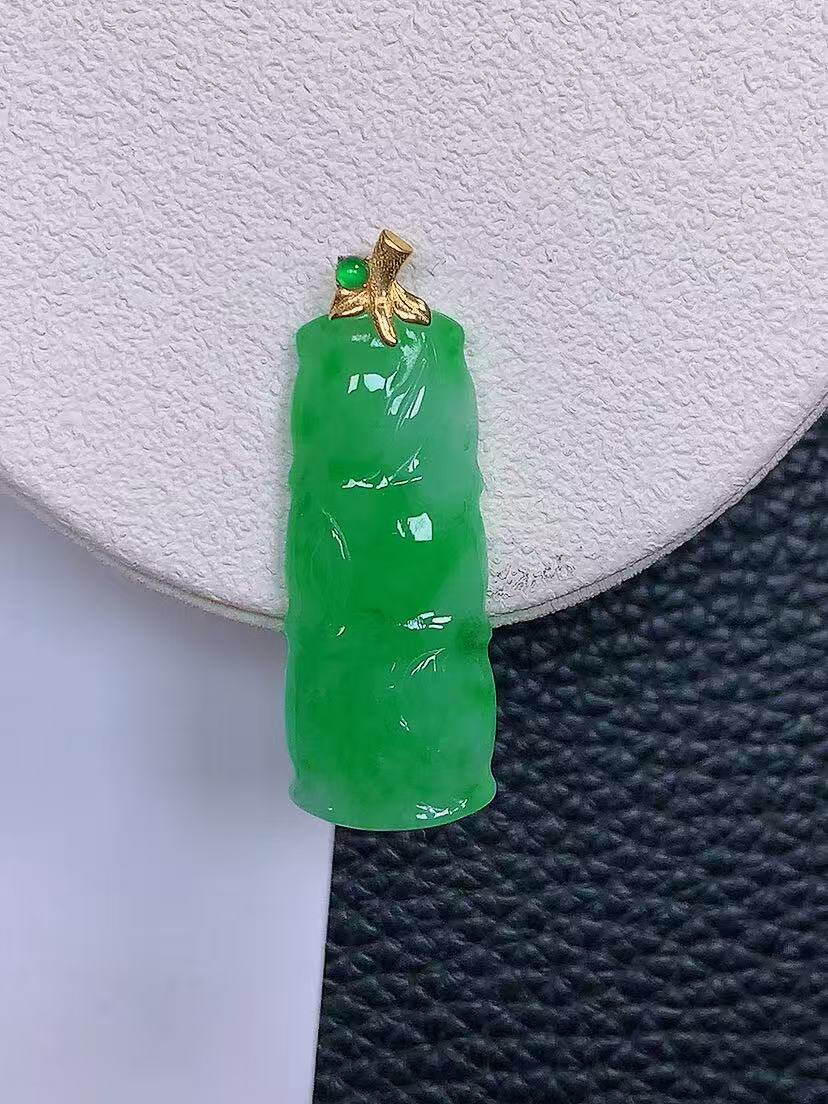 天然真品翡翠正品 水润细腻气质18k金镶嵌冰阳绿满阳色竹节吊坠