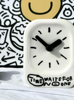 bmix x inap台式静音钟表家用摆件桌面小台钟卧室床头闹钟ins礼物