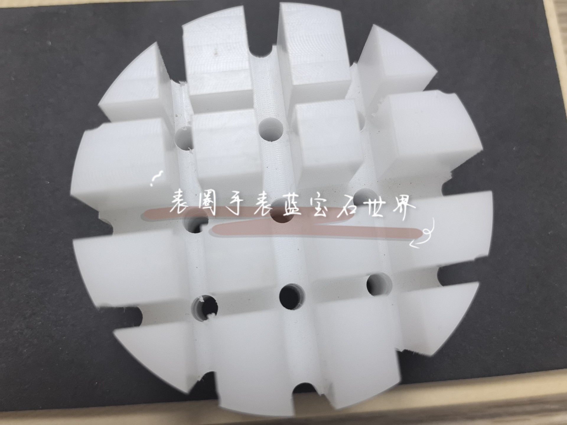 表带调节底座 欧米茄 十分好用 耐用的很 赛刚板材质 白色的