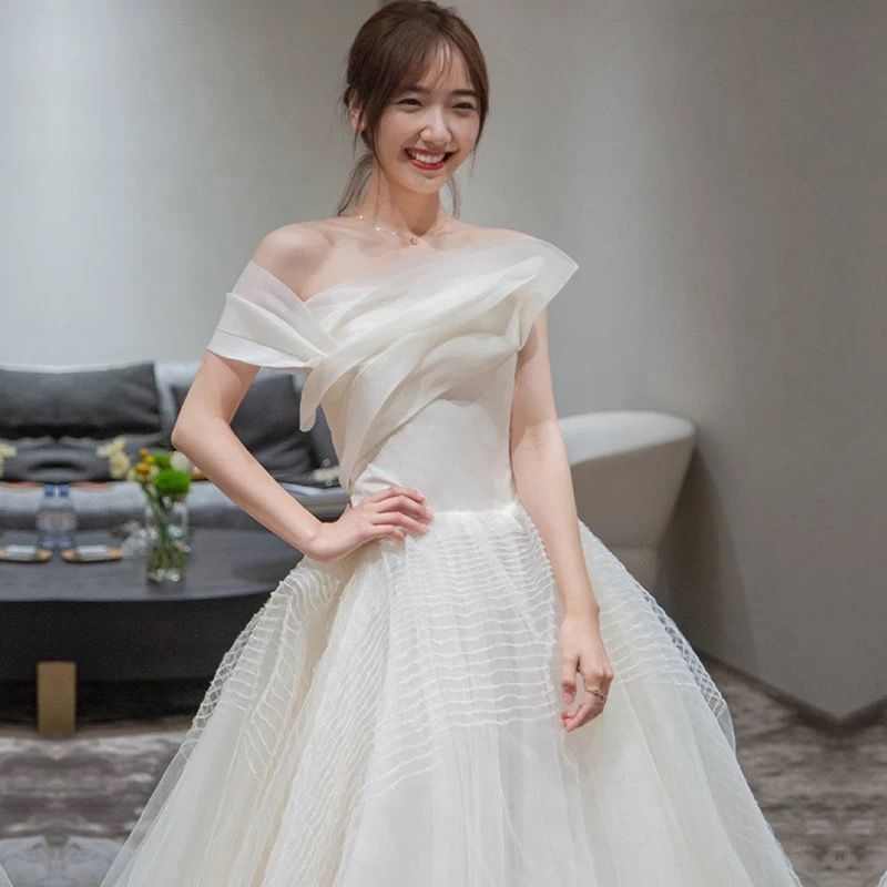 新娘婚纱拖法式尾气主婚轻一字高婚纱