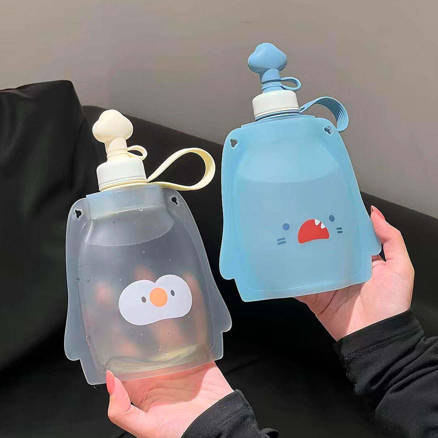 可爱小鲨鱼儿童水壶宝宝专用便携食品级硅胶水袋可折叠外出饮水杯