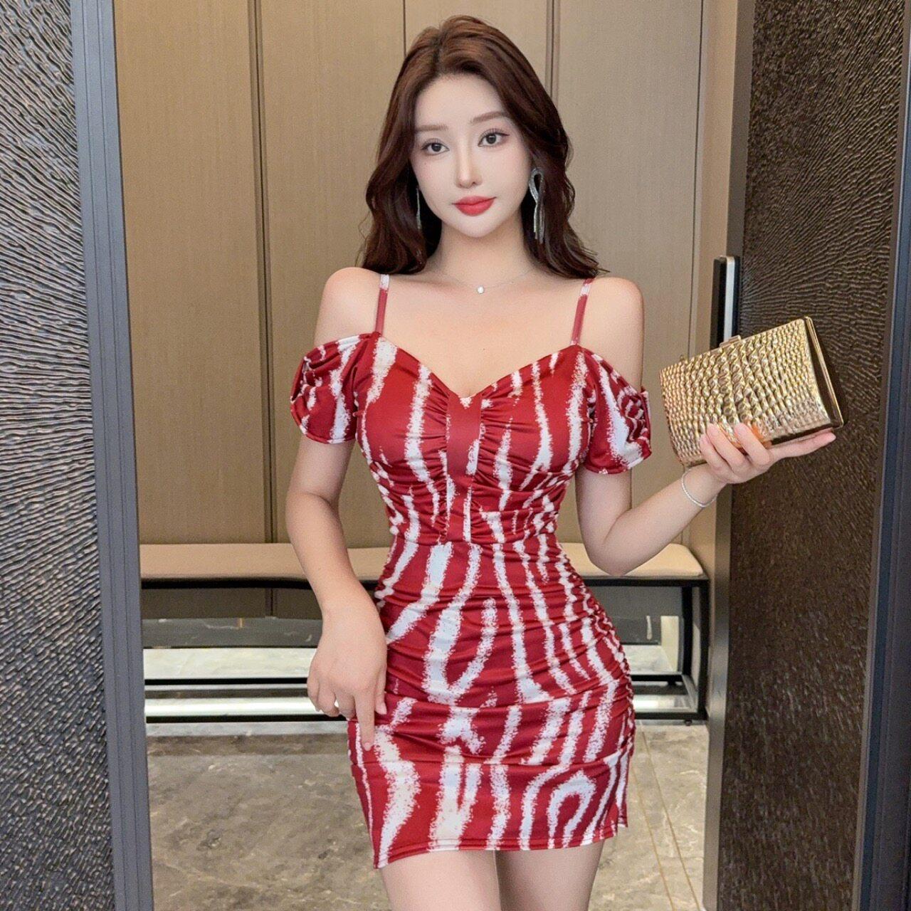 裙子夏夜场女装2025新款韩版气质修身显瘦条纹露肩短袖包臀连衣裙