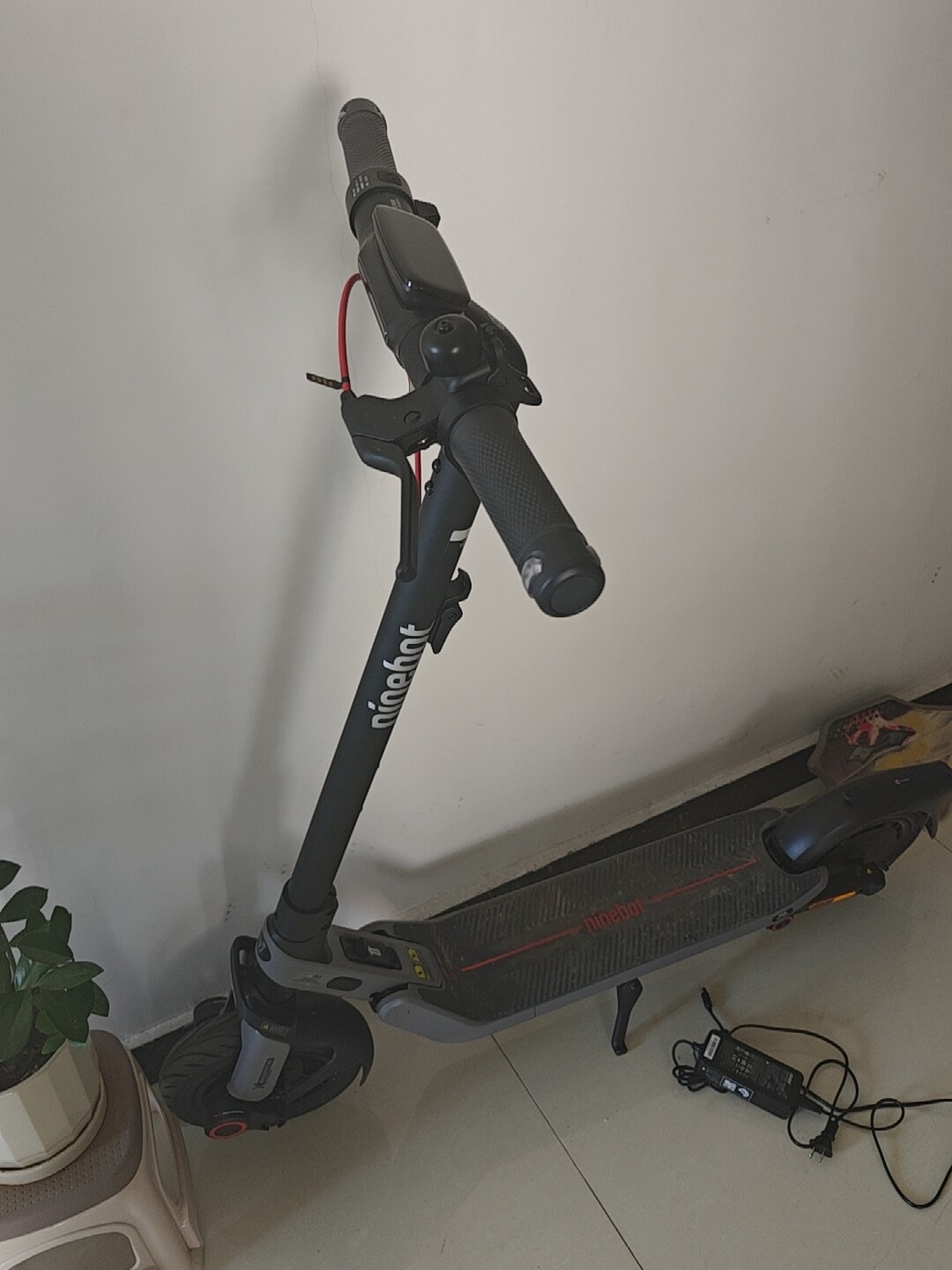 Ninebot E2 Plus Обновленный Электросамокат: Двойная Амортизация, 25 км/ч, Городской Складной Транспорт для Коротких Поездок photo review