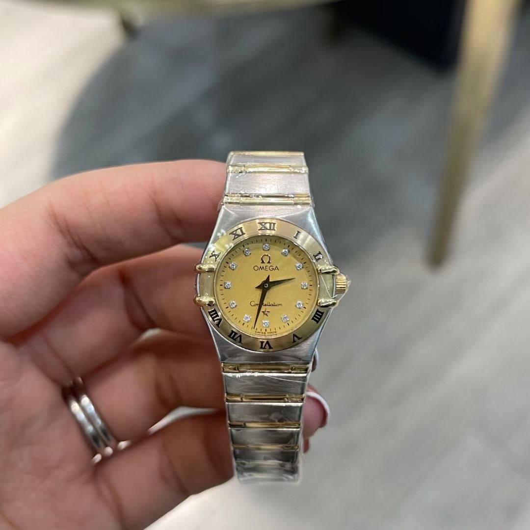 先鉴后发 98新欧米茄星座系列18k黄金镶钻石英女士腕表1262.15.00
