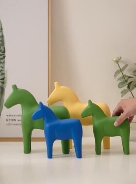 圣斐罗北欧风极简风木马摇马雕刻家居装饰摆件木质工艺品彩绘