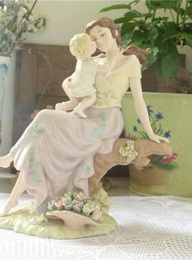 外贸出口西班牙雅致高温陶瓷人物手工彩绘捏花温情母子时光摆件