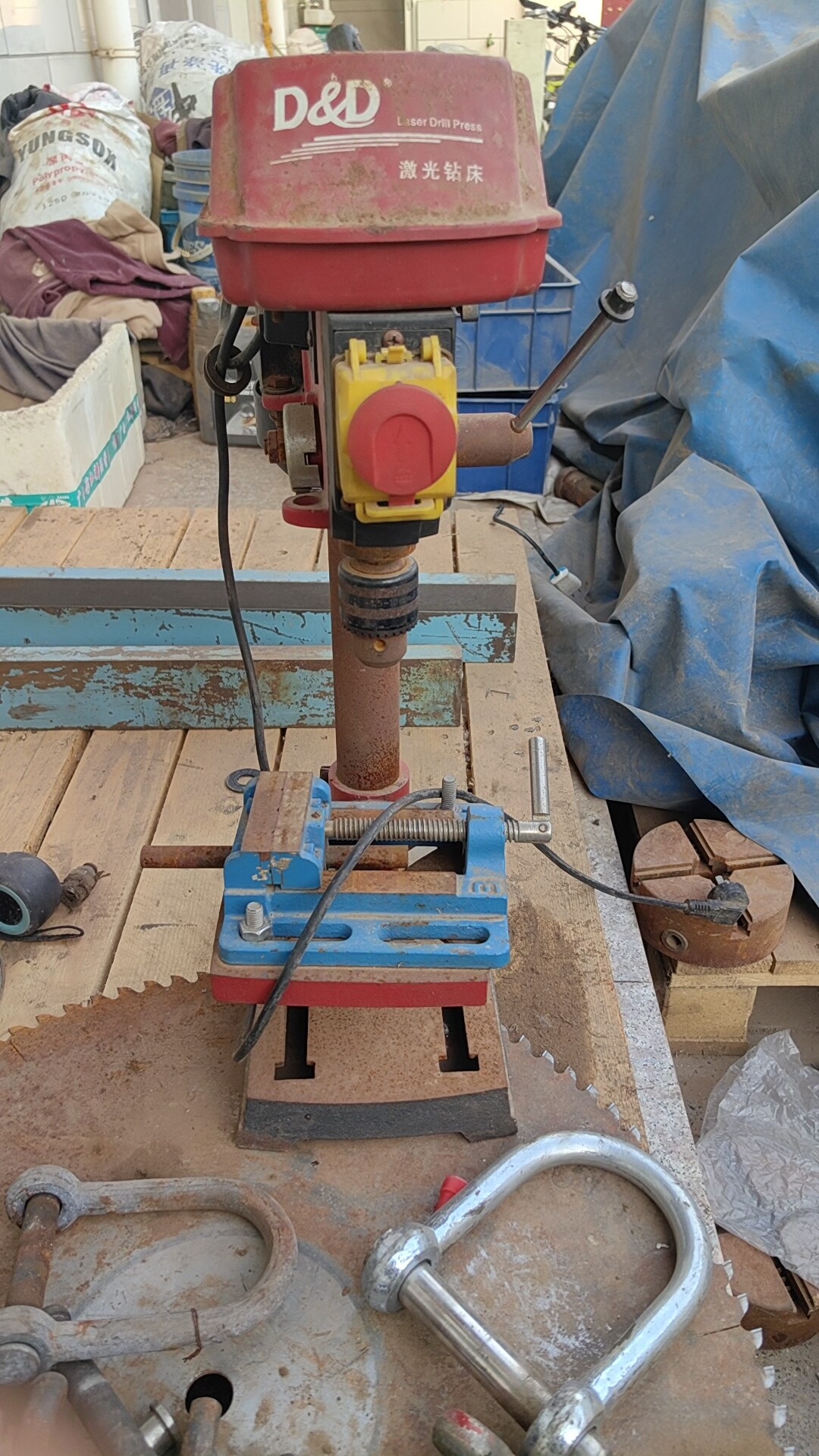 激光台钻，激光钻床，功能正常，最大钻头13，带一个3寸木工钳