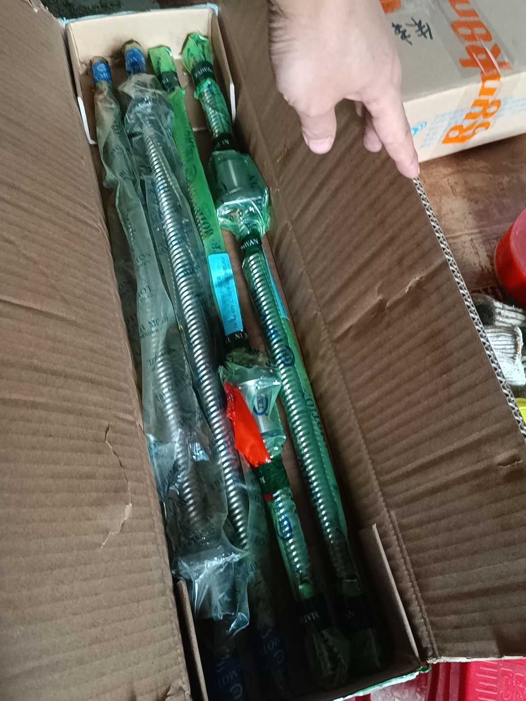 全新TBI2020丝杆长649，有4条两种螺母