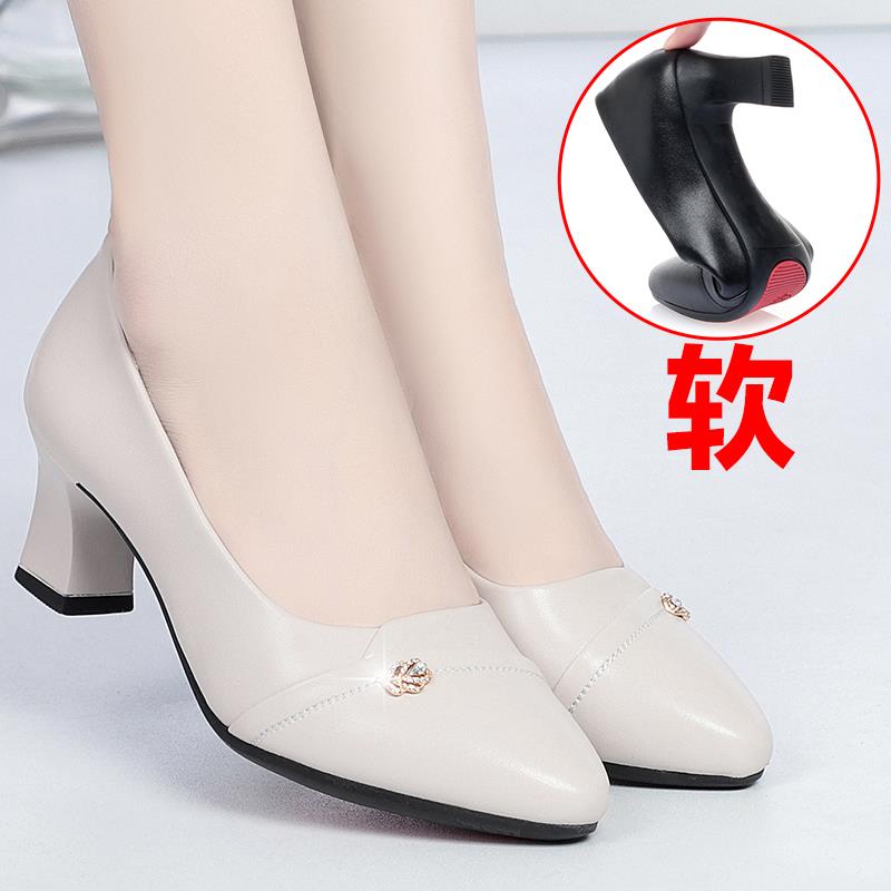 正品妈妈鞋单真皮软底春秋不中年女鞋子中老年累脚红色皮鞋女鞋士