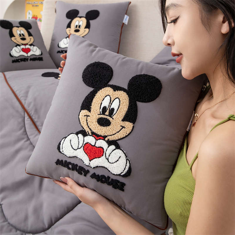 抱枕被子两用沙发汽车载办公室午睡枕头靠枕垫子折叠空调被二合一