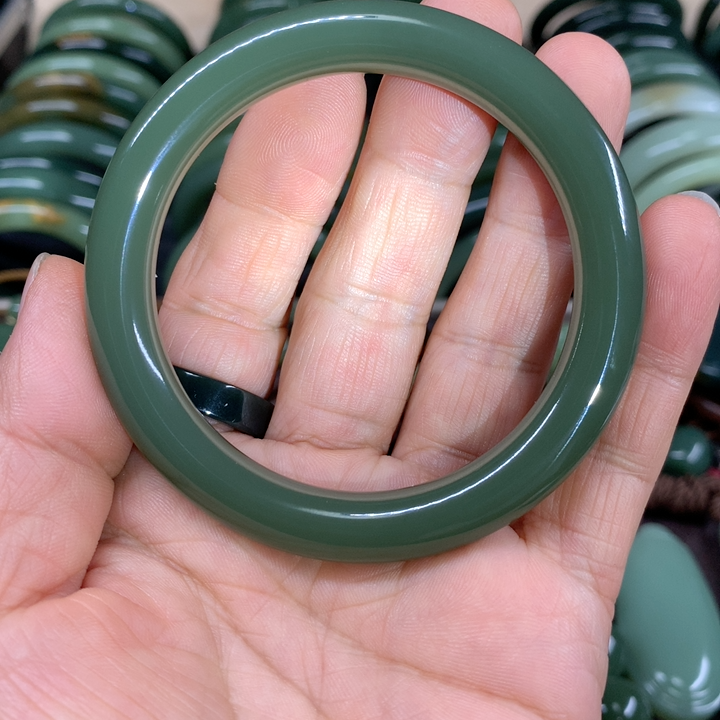 析木绿籽玉河磨玉手镯直供