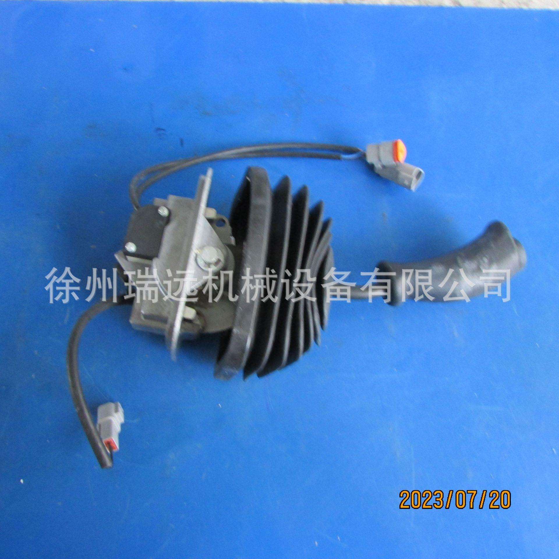 供应徐工XD123压路机原厂配件800360825 S42158E 行走软轴控制器