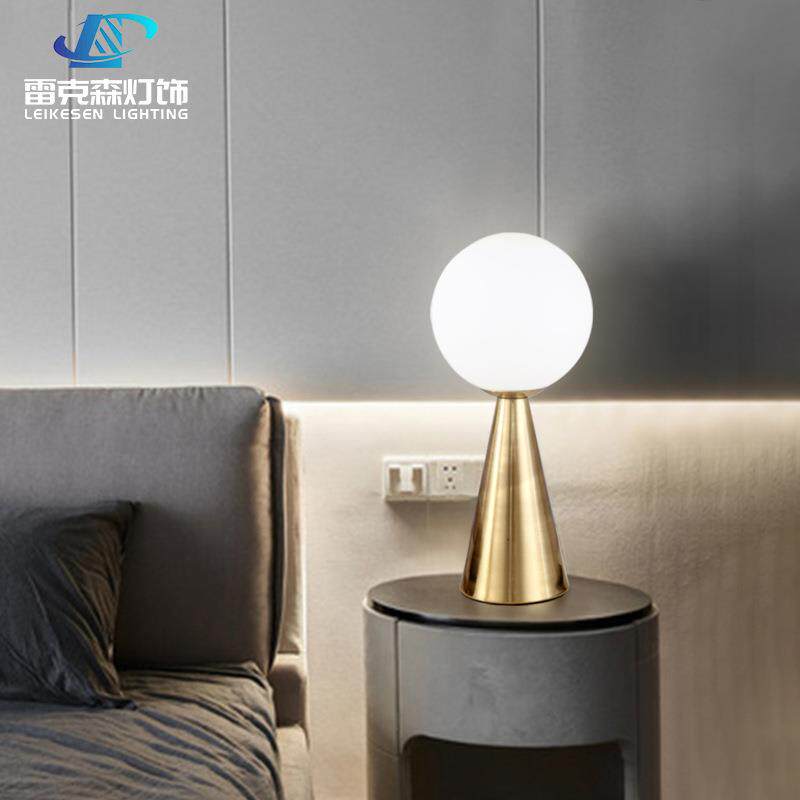 网红圆球台灯奶白灯罩桌面灯具北欧极简创意灯饰卧室床头柜书房灯
