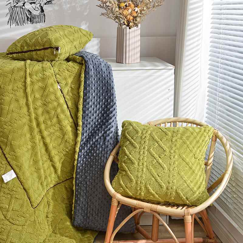 新款纯色双面被加厚奶绒牛抱枕子两用汽车办公室保暖靠垫枕头上被