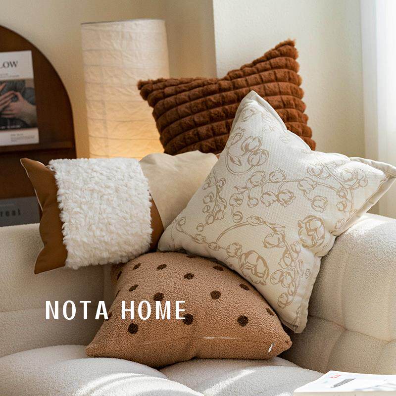 侘寂风毛绒抱枕客厅沙发软装靠枕皮质腰枕轻奢高级感枕套车用抱枕