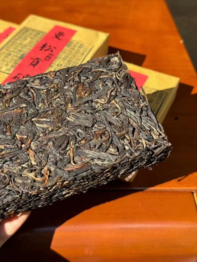 2002頭春曼松貢磚普洱茶生茶250克/磚 普洱茶 BUASHOP普洱老茶