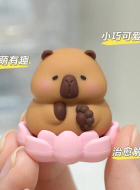 新品办公室电脑装饰品卡皮巴拉可爱小摆件汽车中控屏摆件挂件