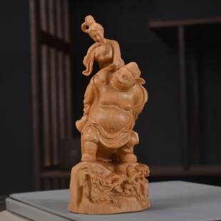 崖柏木雕精雕桌面人物摆件个性文玩实木工艺家居装饰猪八戒背媳妇