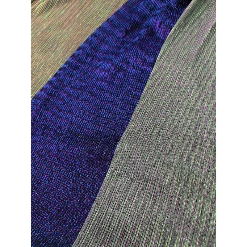 细条压皱变色龙金属丝面料三宅压褶面料