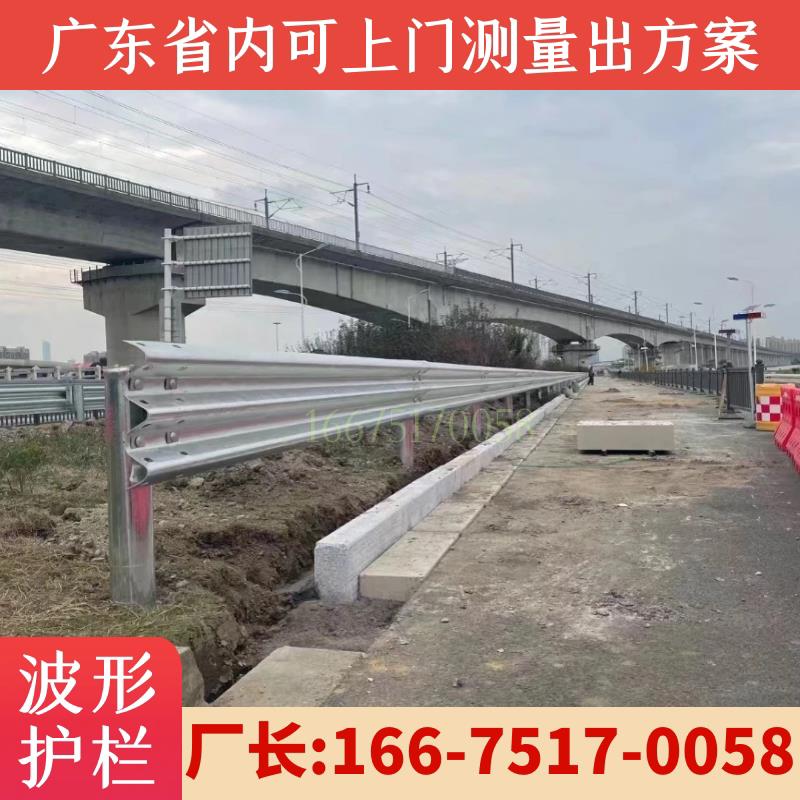 波形护栏板高速乡村道路防撞热镀锌国标三波护栏公路波形护栏厂家