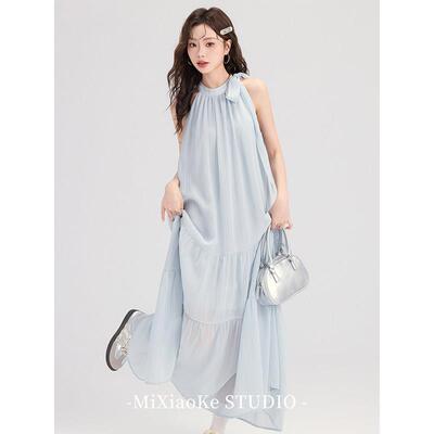 芈小可五一出游蓝色无袖挂颈洋装女夏季小个子温柔风气质长裙子