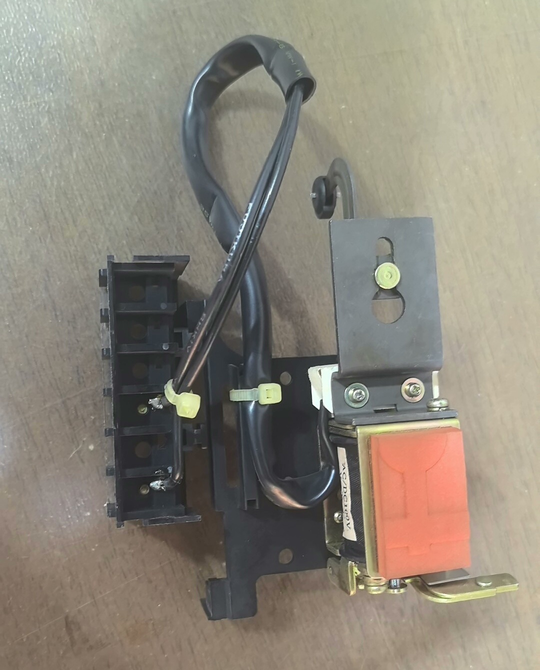 寺崎断路器分励脱扣器 寺崎分励脱扣器