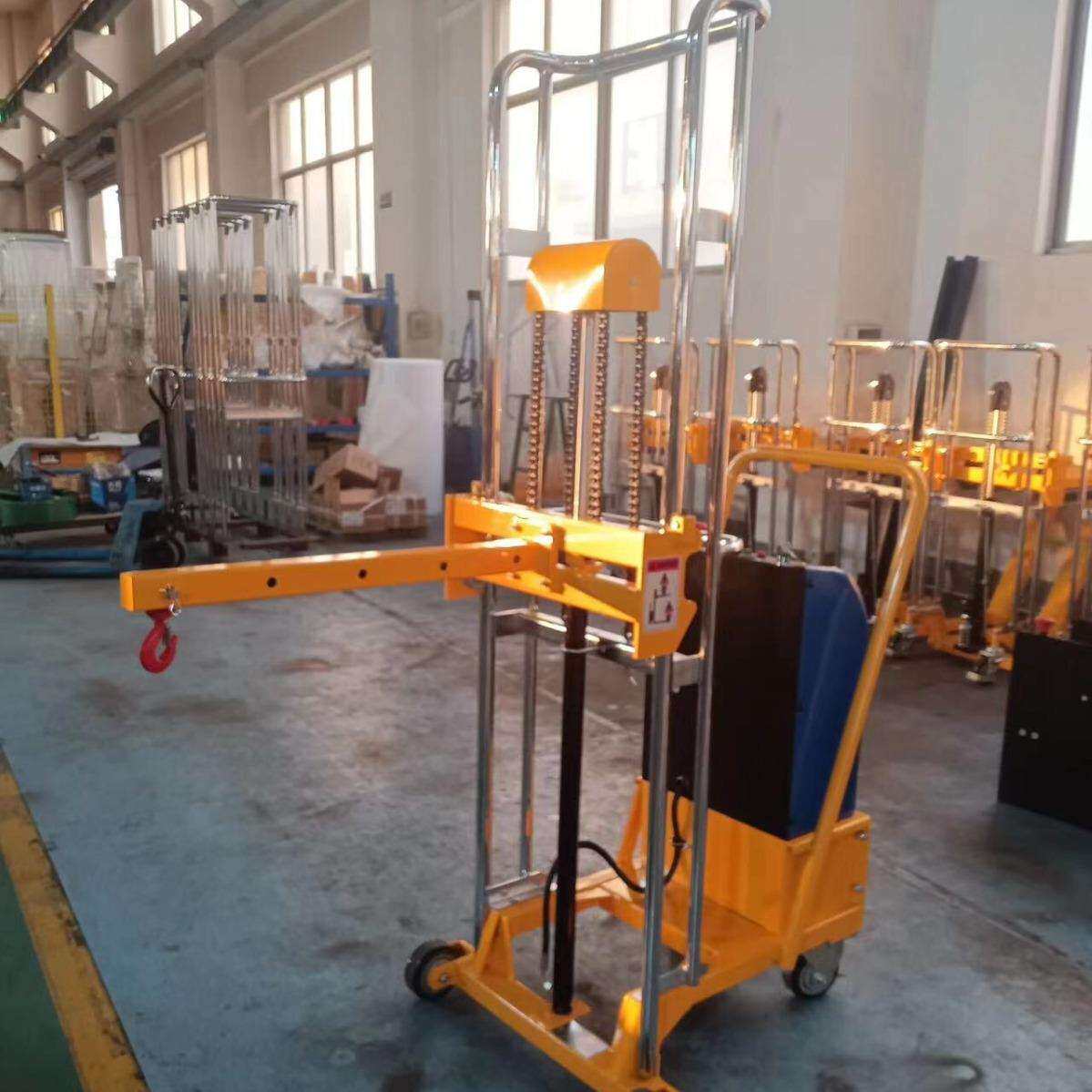 100kg轻型半电动吊车手动轻便堆高车升降叉车 行李车工位单臂吊