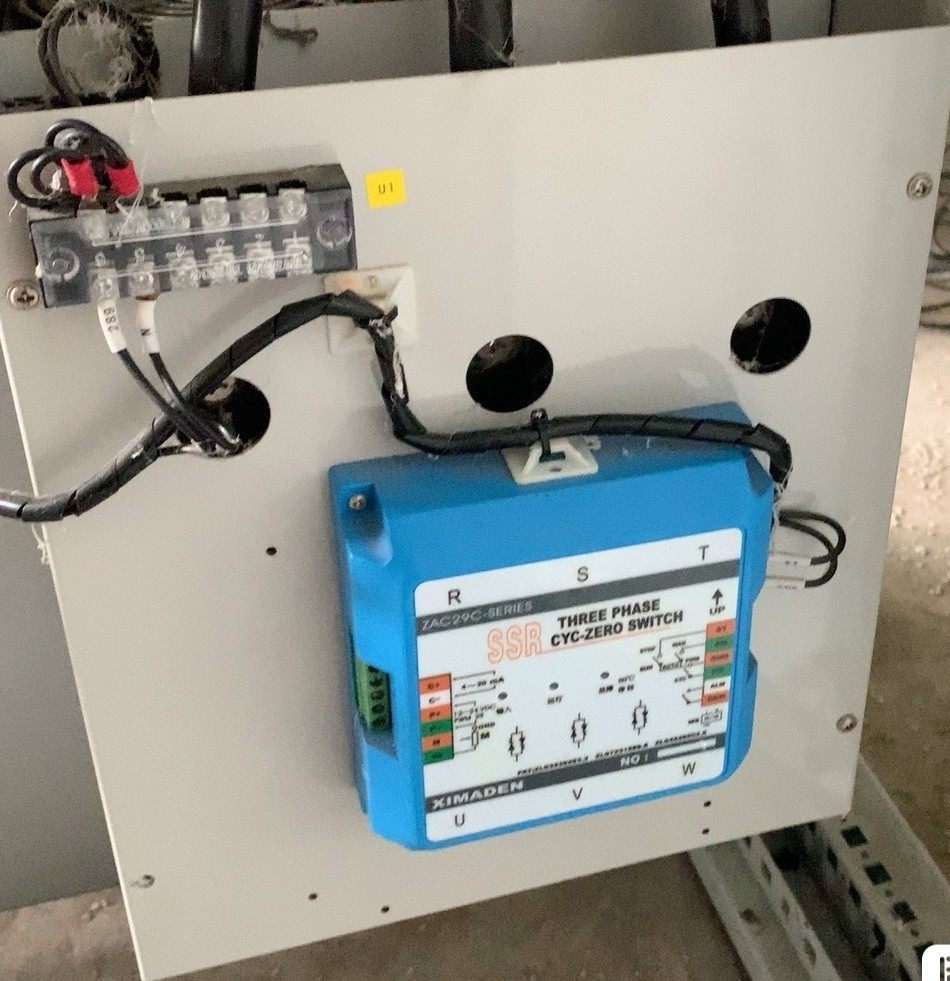 熔喷拆电柜下来。电力调整器