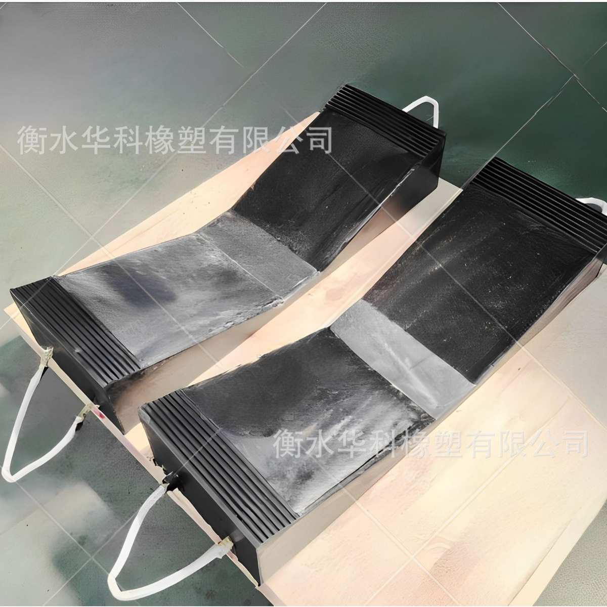 定制可移动钢卷橡胶垫带绳V型橡胶鞍座钢卷铝卷运输专用钢卷仓储