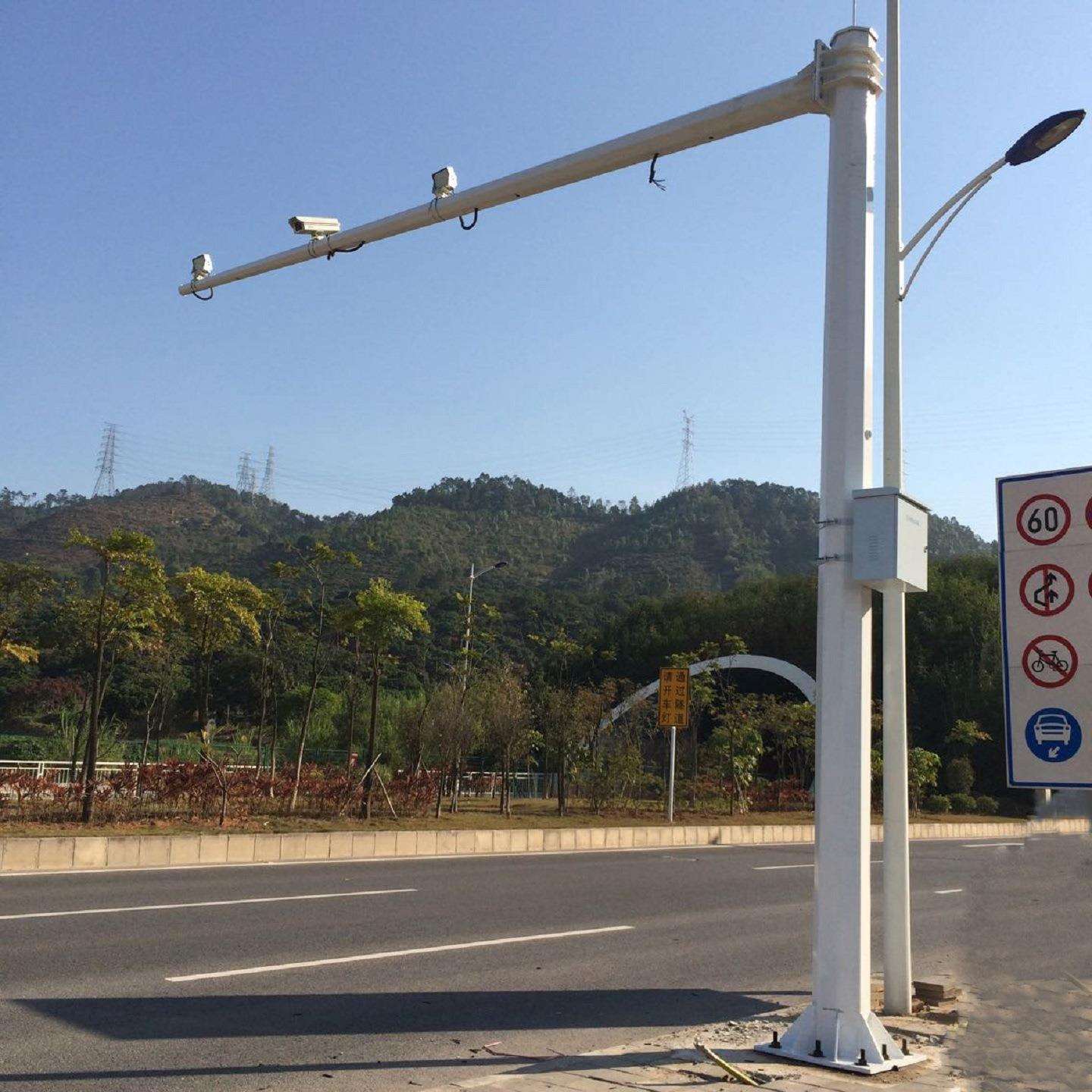 红绿灯交通信号灯杆八角圆锥杆多功能智慧综合杆道路监控杆伸缩杆