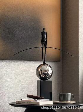 创意几何抽象金属人物摆件意式轻奢样板间售楼处博古架展示柜摆饰