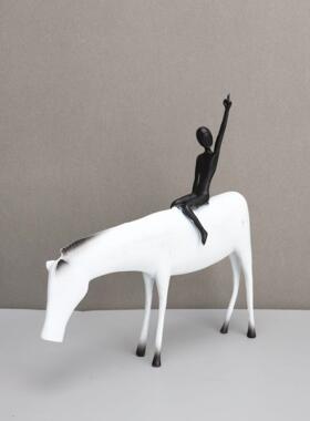 新中式属骑金马人艺术摆面件样板房售楼部书房关客厅桌玄软装111