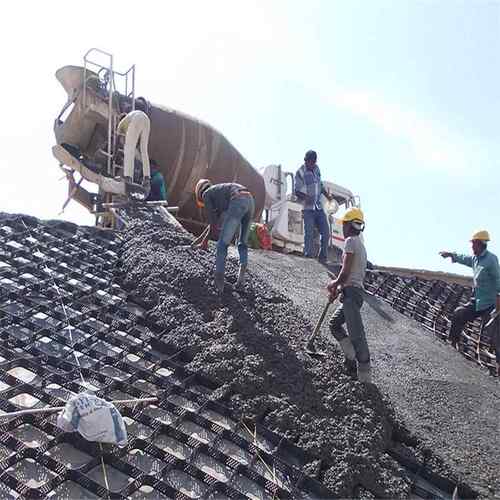 鱼护塘坡土工格室山体滑坡防塌陷路基稳固理河道治坡YNQ面绿蜂巢