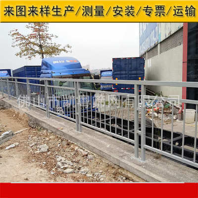 安装栏杆镀锌栅栏绿化带栏杆护栏厂家道路交通烤漆艺铁人行道公路