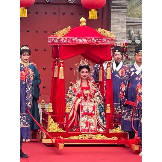 婚庆花轿喜轿中式八抬大轿古典大花轿子明制汉婚圆顶胡蝶花轿凤撵