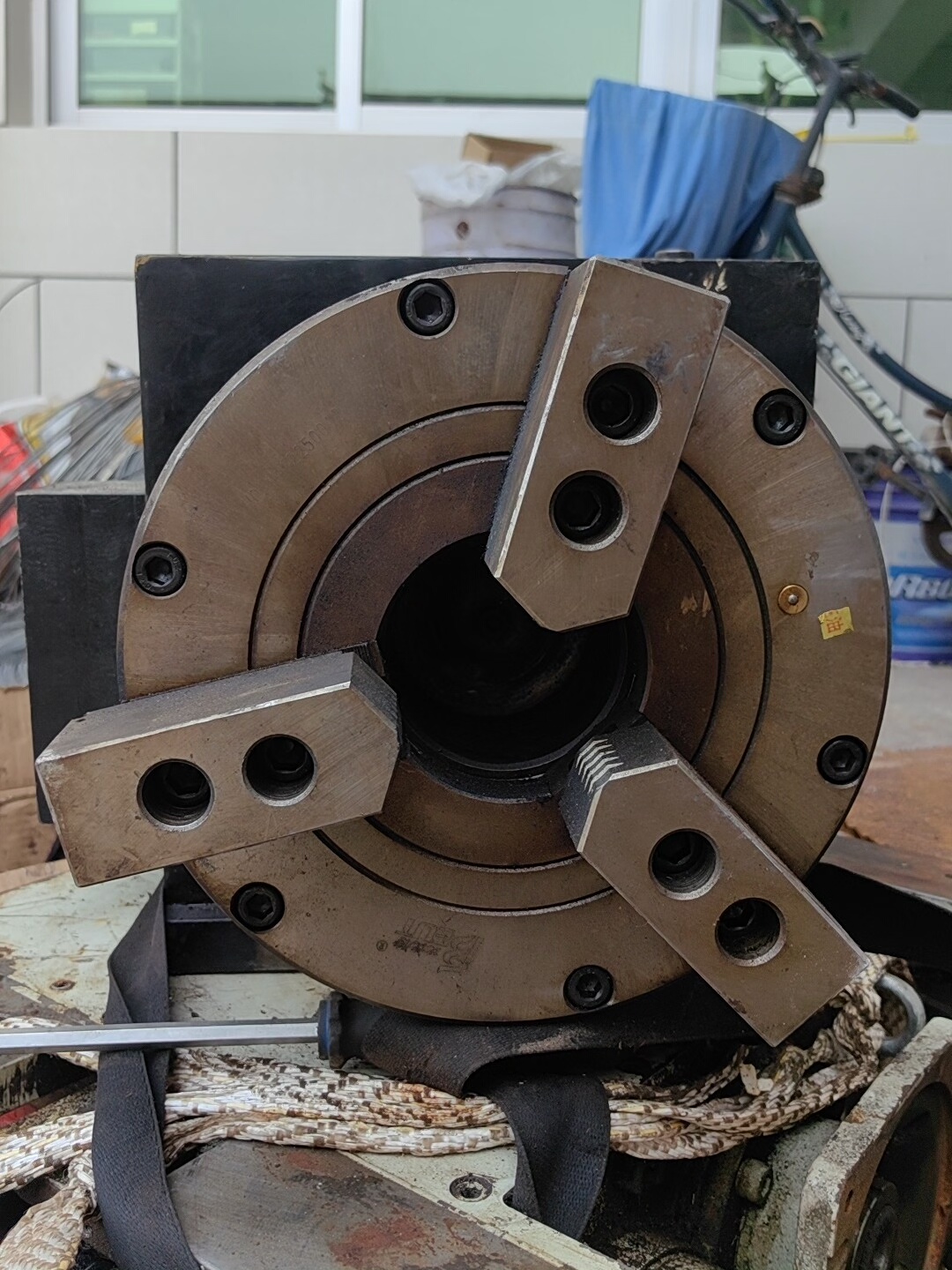 250数控回转工作台，内部齿轮完好，电机让人拆坏了带齿轮，带