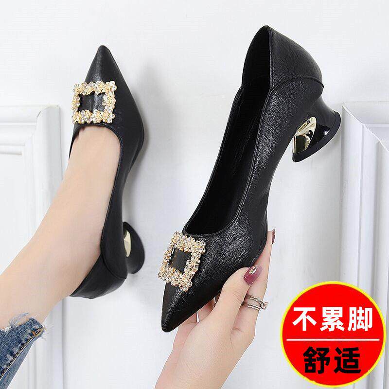 尖头粗跟单鞋女中跟2026新款春秋浅口软底百搭水钻气质工作高跟鞋