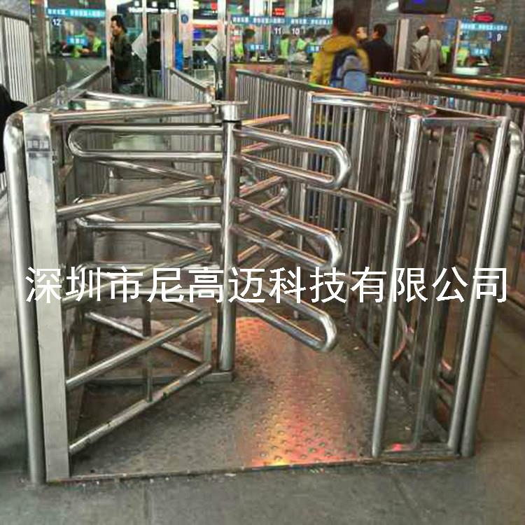 广州火车站入口排队单向门,半高十字梳状单限旋转闸道,单项滚栅