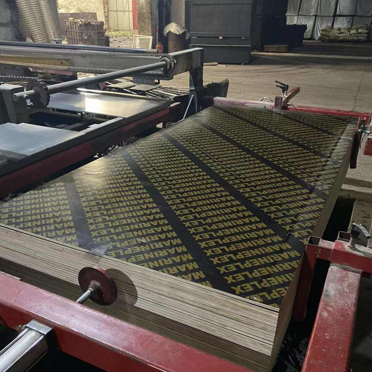 临沂芯胶合板建筑模 板整板现货支工程厂家模板木直销整多层板胶