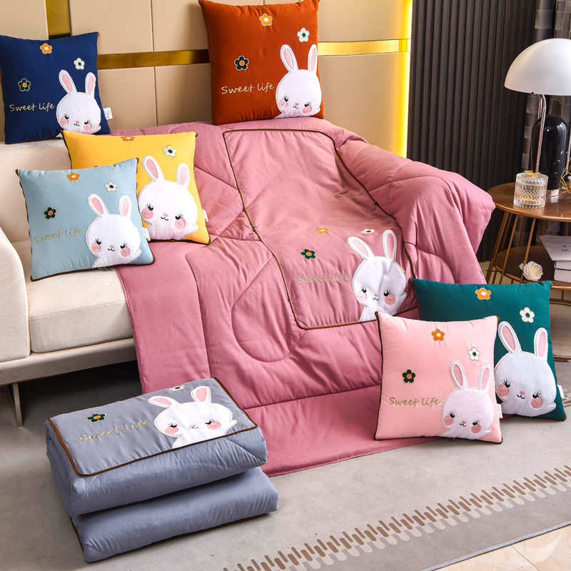 贴布刺绣抱枕被两用午睡枕头汽车载靠垫办公室二合一午休空调被