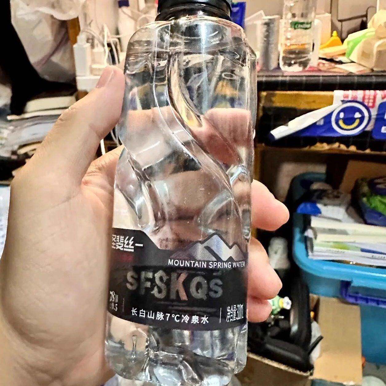 圣斐丝天然山泉水长白山7℃冷泉水饮用水弱碱水高端商务矿物质水