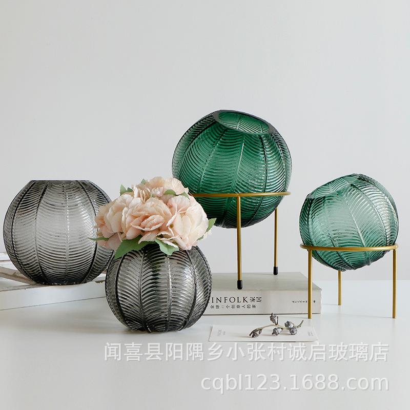 浮雕彩色圆球形花瓶带腿铁架子玻璃花瓶灰色小口圆形软装家具摆件