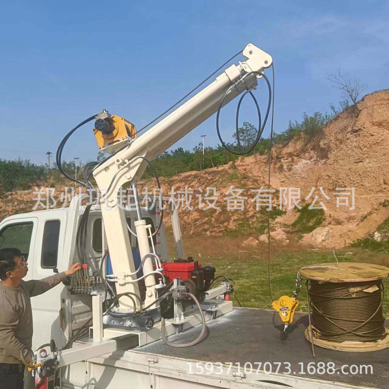汽车车载吊机车用小型吊臂起重机折臂吊伸缩吊臂货车加装随车吊