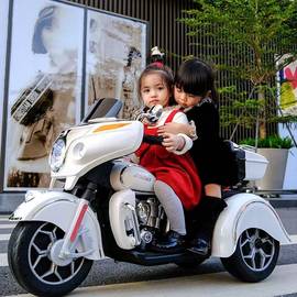 儿童电动摩托车小孩双人充电玩具车可坐大人亲子三轮男孩双驱童车