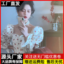 法式复古泡泡袖方领碎花衬衫女设计感小众短款露脐上衣长袖衬衣春