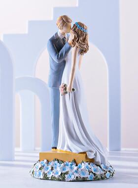 仿木刻人物树脂工艺品结婚礼物美式情侣婚礼蛋糕客厅桌面酒柜摆件